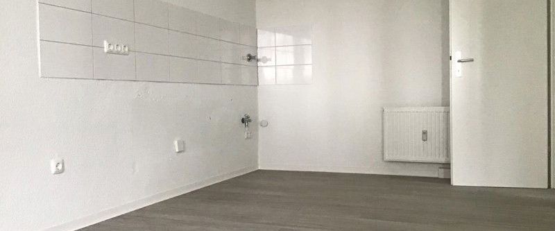 Frisch modernisierte 2-Zimmer-Wohnung mit Balkon im Erdgeschoss! - Foto 1