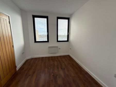 PETERBOROUGH - Photo 3