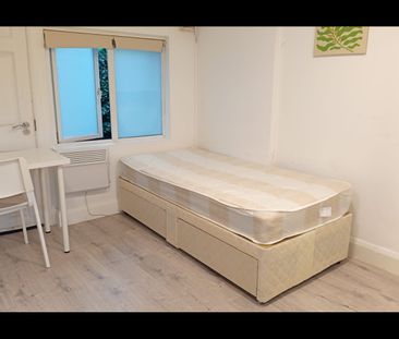 Studio Flat, Dallas Road, NW4 - Photo 3