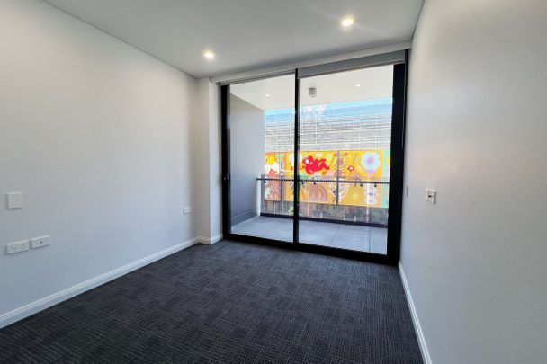 Modern 2-Bed Apartment in the Heart of Zetland - Photo 1
