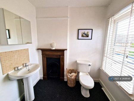 2 bedroom maisonette to rent - Photo 5