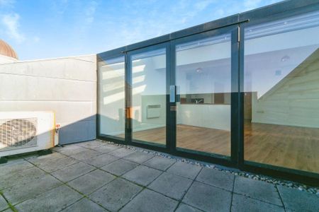 1 bedroom penthouse to rent - Photo 5