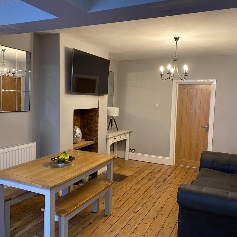 1 bedroom in a house share to rent - Photo 1