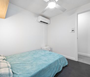 7-bedroom shared house / townhouse, Woodmere Avenue - Photo 1