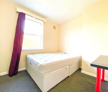 5 bedroom end of terrace house to rent - Photo 2