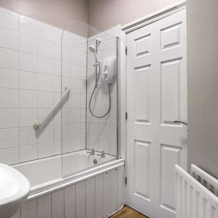 Female Only House Share in Darlington Room 1 - Photo 3