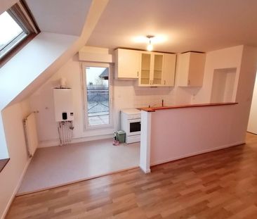 PONT PEAN: A LOUER- Bon emplacement dans la commune et au calme, sa... - Photo 3