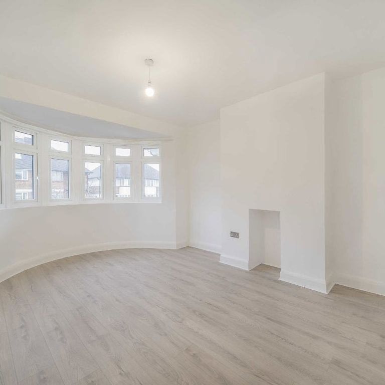 Christian Fields, SW16 3JY, London - Photo 1