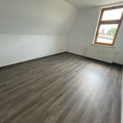 Dachgeschosswohnung in Fraureuth mit Einbauküche - Photo 3