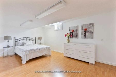 Detached Home For Lease | W9245835 - Photo 5