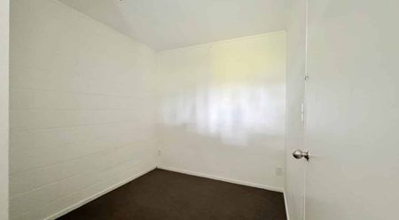 One-Bedroom Apartment with Parking in Mt Wellington - Photo 5