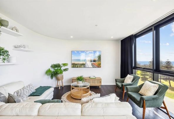 Broadbeach - Photo 1