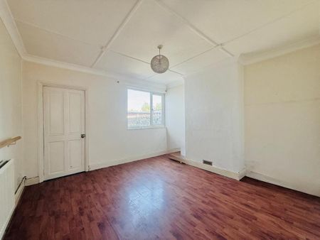 3 bedroom end of terrace house to rent - Photo 2