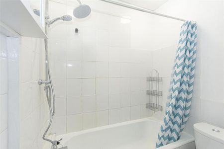 4 bedroom terraced house to rent - Photo 5