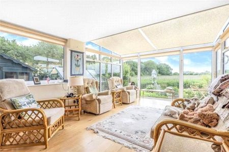 3 bedroom detached house to rent - Photo 2