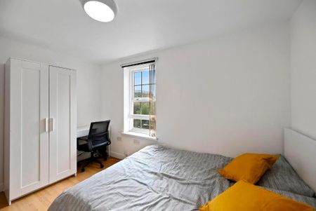 4 bedroom flat to rent - Photo 4
