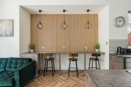 1 bedroom in a house share to rent - Photo 2