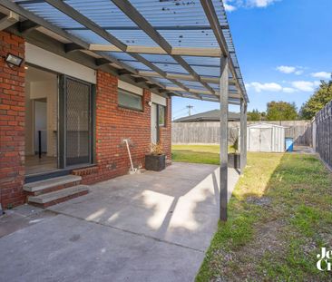 Warm, Welcoming & Wonderfully Located - Photo 5