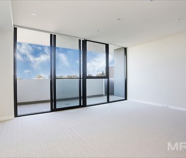 Large and light filled apartment that really hits 'The Marque!' - Photo 1