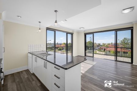 FABULOUS APARTMENT OVERLOOKING THE RABY BAY PRECINCT! - Photo 5