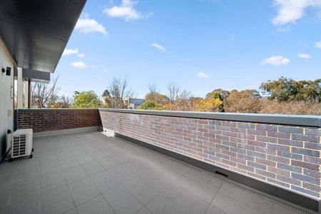 Lowanna St - architectural award winning apartment - Photo 5