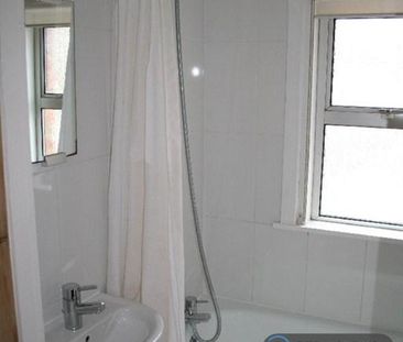 5 bedroom semi-detached house to rent - Photo 3