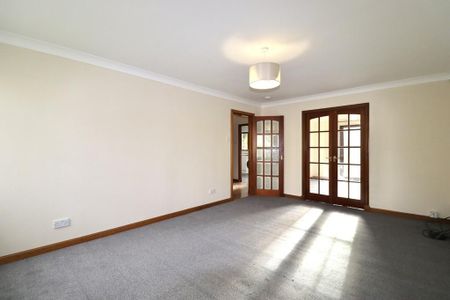3 bedroom detached house to rent - Photo 2