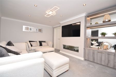 7, Westwood Side, Morley, Leeds, West Yorkshire, LS27 9HR - Photo 2
