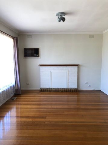 Light filled home! - Photo 2