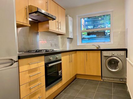 Studio Flat, Leathwaite Road, SW11 - Photo 3