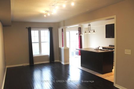 Townhouse For Lease | E8125392 - Photo 4