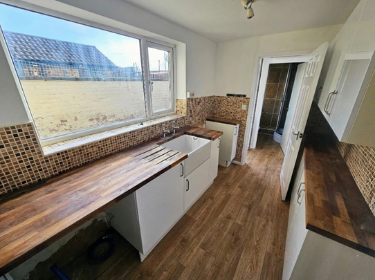2 bedroom terraced house to rent - Photo 1