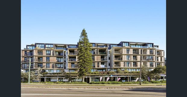 Stylish Apartment Living at “The Hinkler” - Photo 1