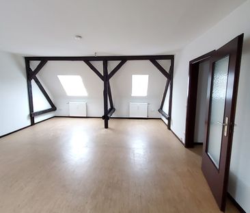 Dachgeschosswohnung mit Einbauküche // DG rechts - Foto 1