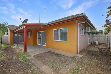 Fully Airconditoned - Split Systems - Remote Roller Door - Park with Playground - Photo 5