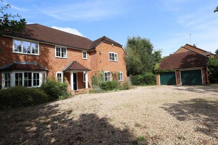 4 bedroom detached house to rent - Photo 5