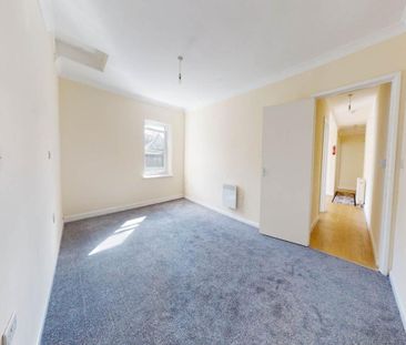 3 bedroom flat to rent - Photo 2