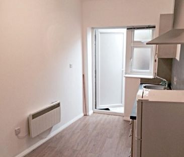 Studio Flat, Cranbrook Road, IG2 - Photo 6