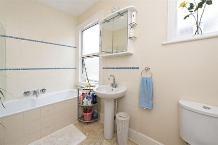 3 bedroom maisonette to rent - Photo 5