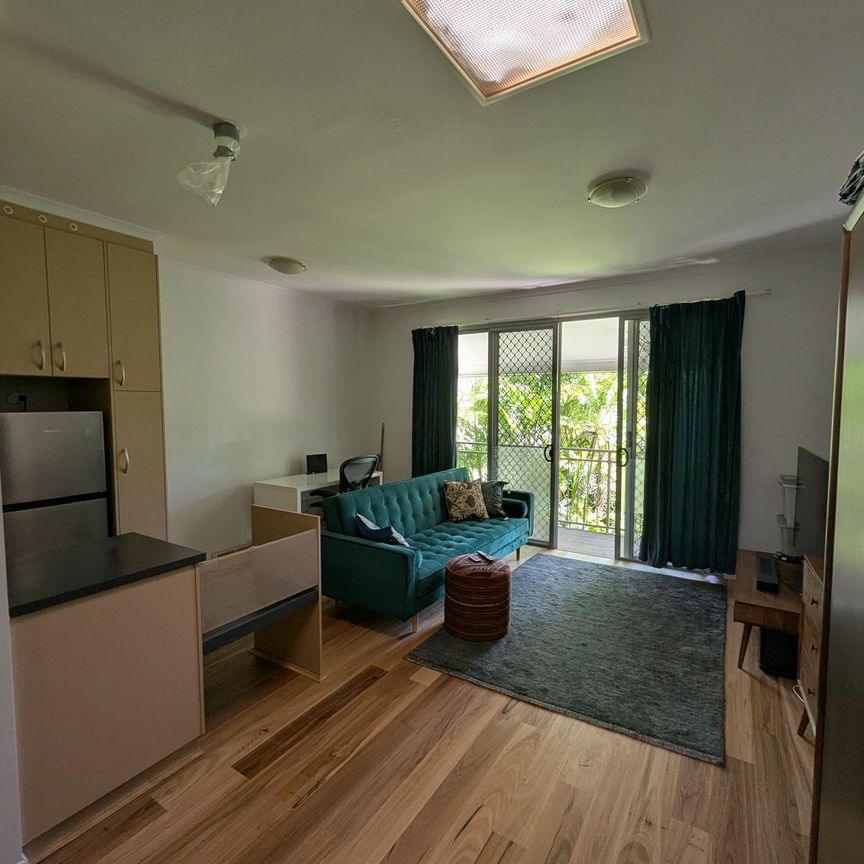 Studio unit in Superb location - Photo 1