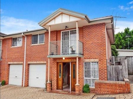 Three Bedroom Well Maintained Townhouse - Photo 5