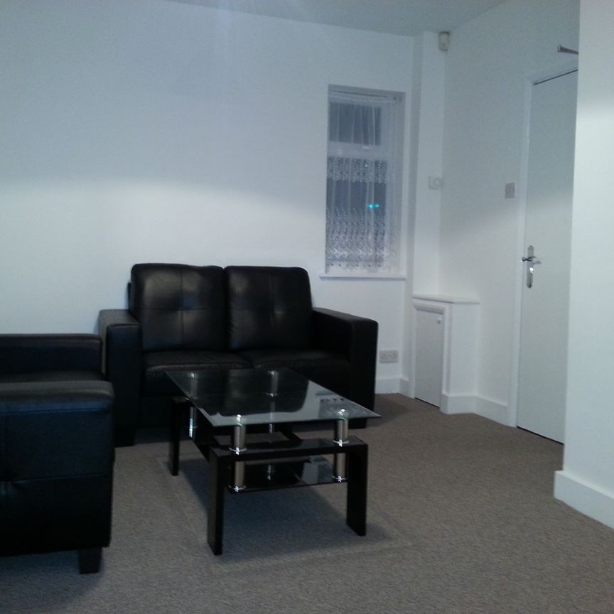 4 Bed End Terrace, Beeston Road, NG7 - Photo 1