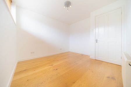 3 Bed Terraced House, Ernest Gardens, W4 - Photo 4