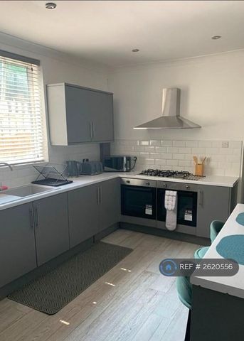 1 bedroom in a house share to rent - Photo 5