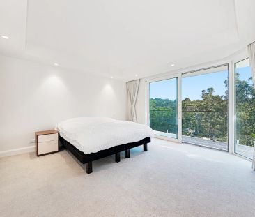 North-Facing, Impeccably Renovated Five Bedroom Family Home Close t... - Photo 5