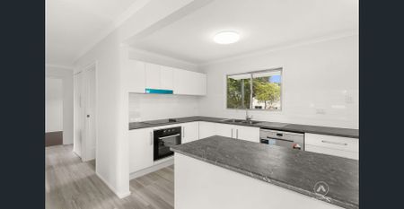 Lovely three Bedroom family home - Photo 3