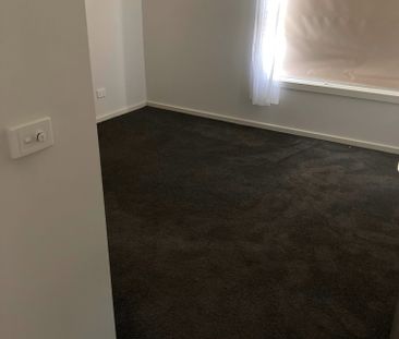 Cranbourne North - Photo 3