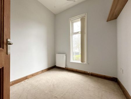 4 bedroom semi-detached house to rent - Photo 4