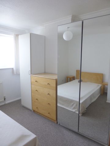 Two Bedroom House TO LET In Cambridge - Photo 2