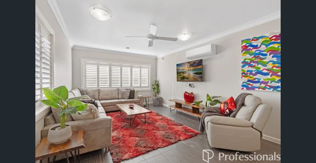 Fully furnished renovated three-bedroom house in Narwee - Photo 1